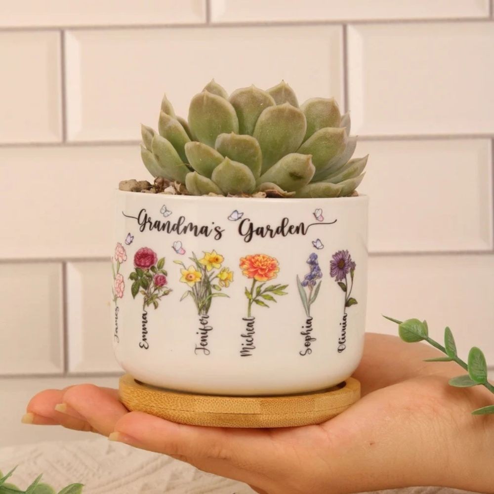 Personalized Birth Month Flower Pots with Grandkids Names, Mothers Day Gift for grandma,Gigi, Grammy, Mom, Nana